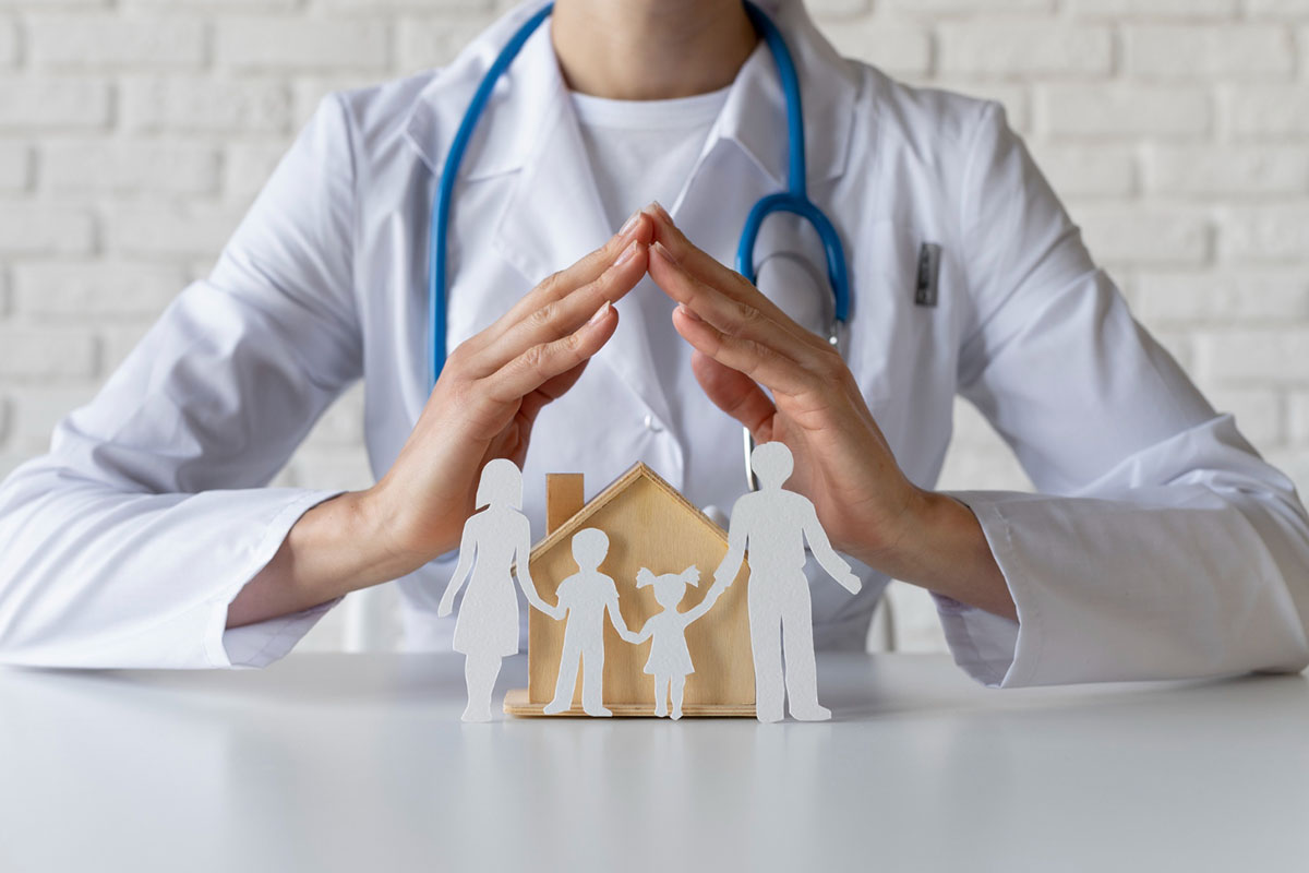 نکات کلیدی و راهنمای جامع برای انتخاب هوشمندانه بیمه درمانی خانواده - azki